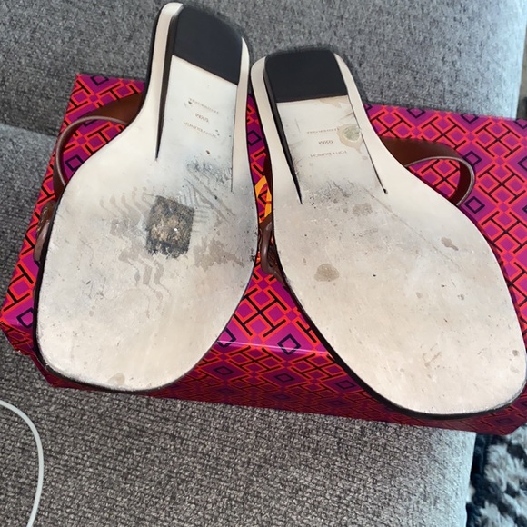 Barely worn Torn Burch toe ring sandal - Picture 3 of 4